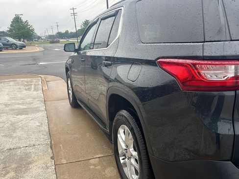 Used 2020 Chevrolet Traverse LT w/ LPO, 'HIT The Road' Package AWD/4WD image 5