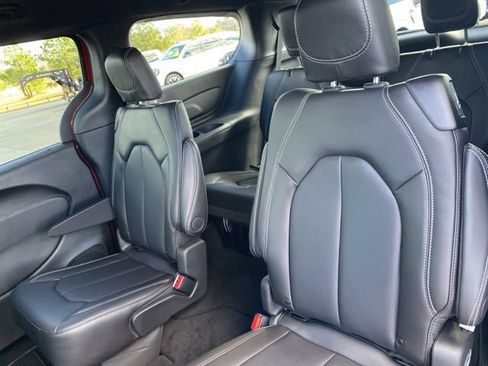 New 2026 Chrysler Pacifica Select image 32