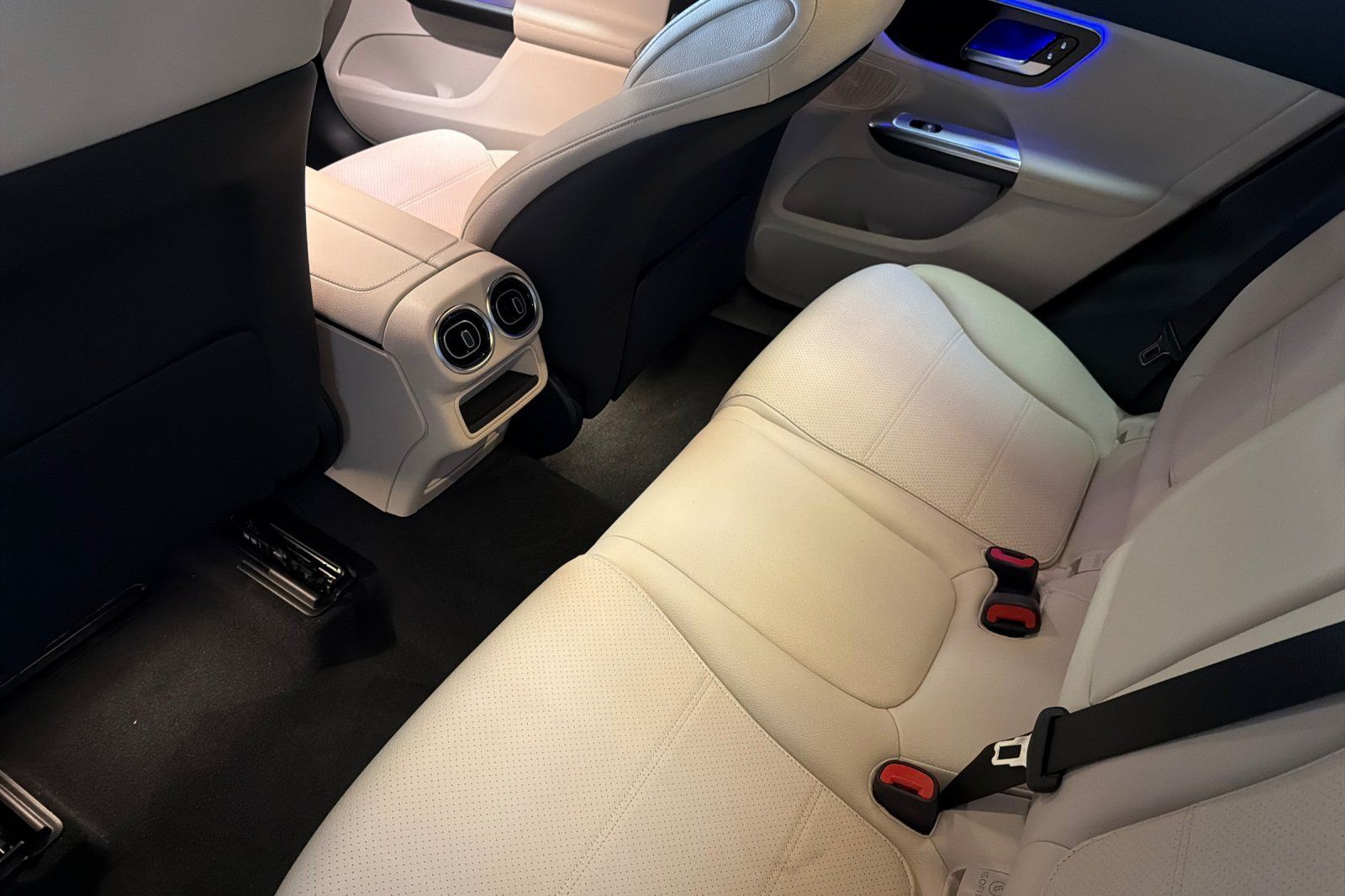 New 2026 Mercedes-Benz GLC 300 image 11