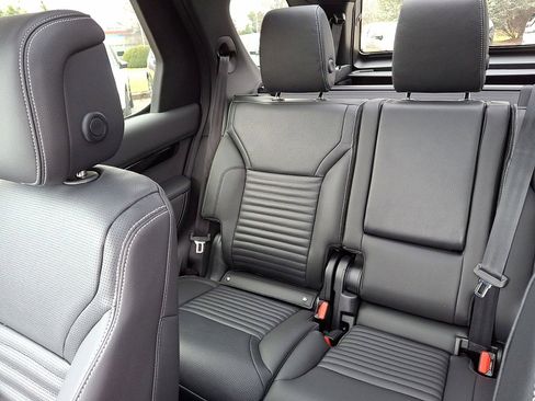 Certified 2025 Land Rover Discovery S image 12