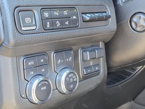 Used 2024 GMC Yukon Denali w/ Advanced Technology Package AWD/4WD image 63