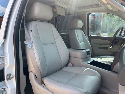 Used 2013 GMC Sierra 2500 SLT w/ Entertainment Package image 17