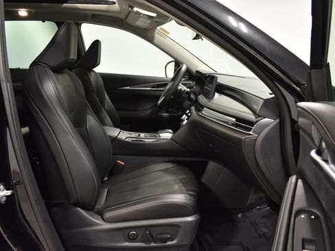 Certified 2025 INFINITI QX60 Luxe w/ Vision Package image 31