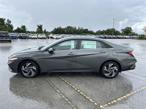 New 2025 Hyundai Elantra Limited image 13