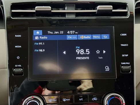 Used 2023 Hyundai Tucson SE image 16