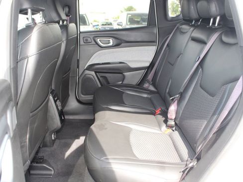 Used 2025 Jeep Compass Latitude w/ Sun & Sound Group AWD/4WD image 14