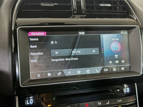 Used 2019 Jaguar XE Prestige RWD image 21