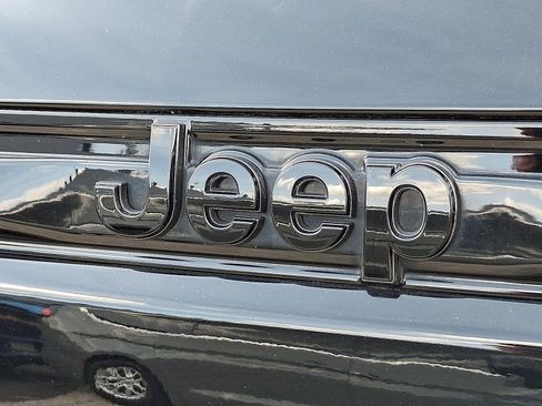 Used 2023 Jeep Grand Cherokee Altitude image 28