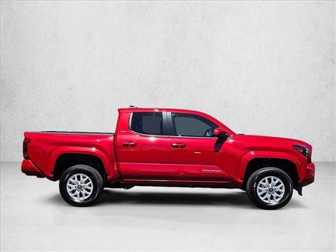 Certified 2025 Toyota Tacoma SR5 AWD/4WD image 4