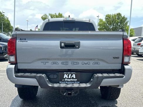 Used 2021 Toyota Tacoma TRD Off-Road AWD/4WD image 30