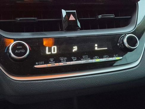 Used 2021 Toyota Corolla LE FWD image 12