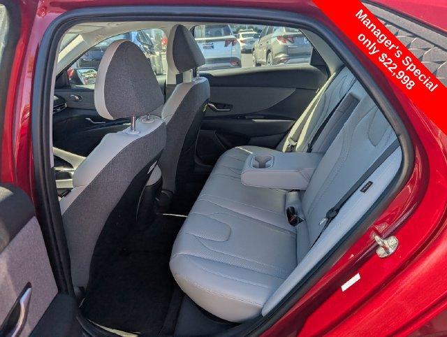 Certified 2025 Hyundai Elantra Limited FWD image 9