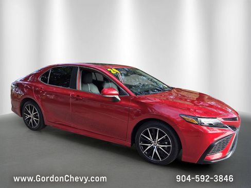 Used 2024 Toyota Camry SE w/ Convenience Package FWD image 8