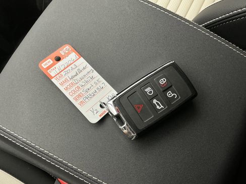 Used 2023 Land Rover Discovery Sport SE R-Dynamic image 7