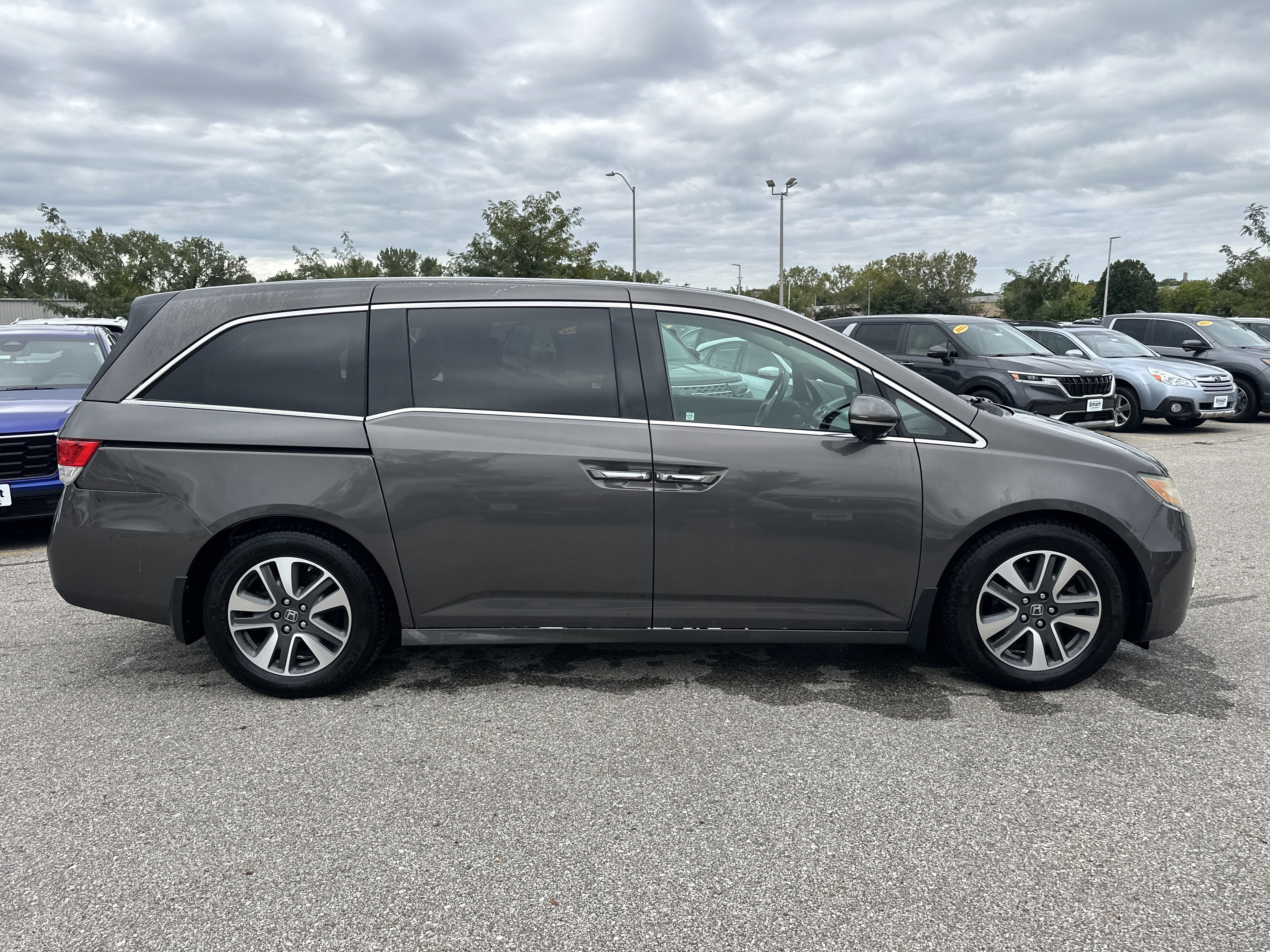 Used 2014 Honda Odyssey Touring image 3