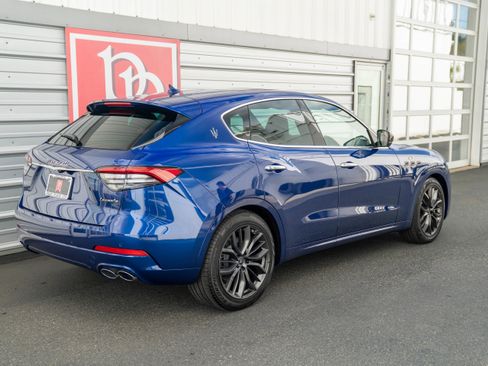 Used 2024 Maserati Levante GT Ultima image 47