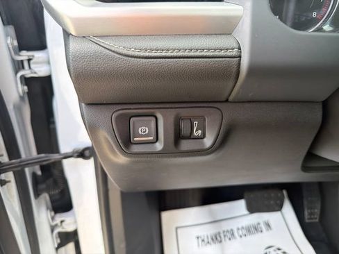 Used 2023 GMC Acadia SLT AWD/4WD image 30