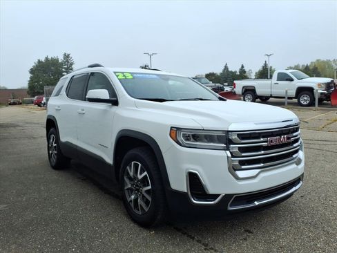 Certified 2023 GMC Acadia SLE w/ Driver Convenience Package image 3