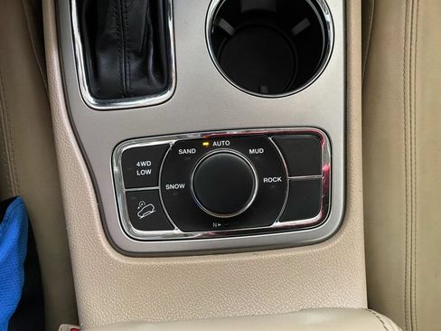 Certified 2018 Jeep Grand Cherokee Limited AWD/4WD image 31