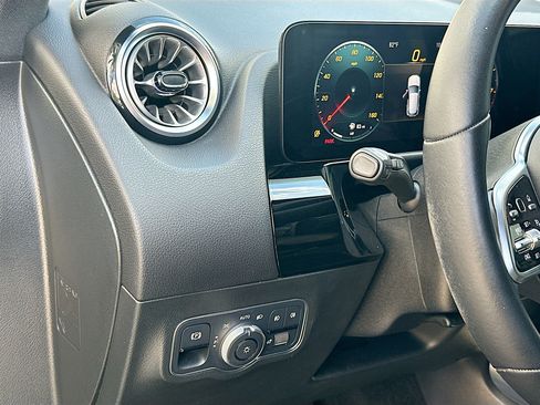 Used 2023 Mercedes-Benz GLA 250 4MATIC image 10