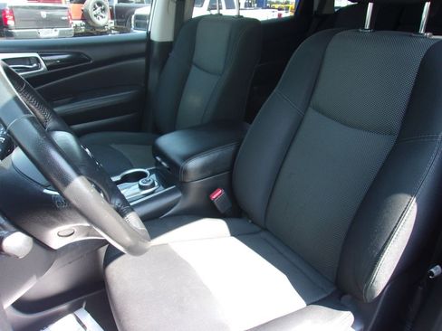 Used 2019 Nissan Pathfinder SV image 9