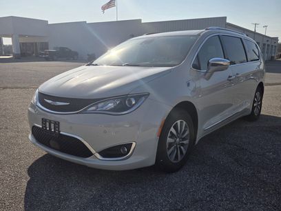 Used 2020 Chrysler Pacifica Limited w/ Advanced Safetytec Group