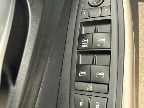 Used 2017 Jeep Cherokee Limited AWD/4WD image 8