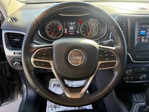 Used 2019 Jeep Cherokee Latitude Plus FWD image 14
