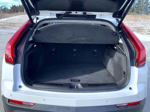 Used 2022 Cadillac XT4 Premium Luxury w/ Enhanced Visibility Package image 9