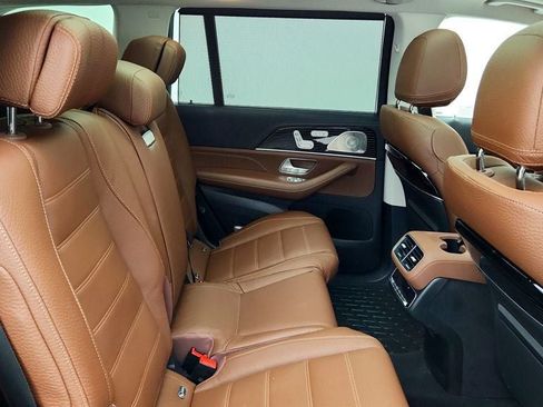 Used 2024 Mercedes-Benz GLS 580 4MATIC w/ E-Active Body Control Package image 23