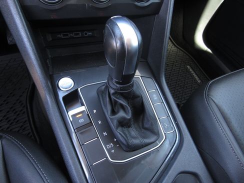 Used 2020 Volkswagen Tiguan SE FWD image 20