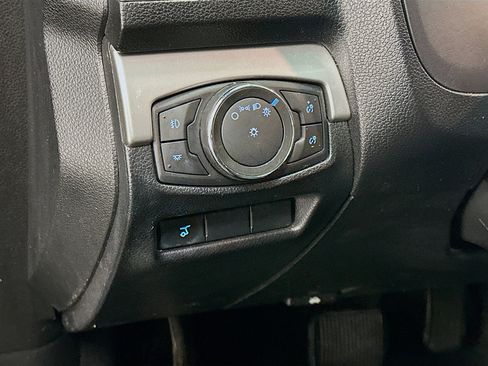 Used 2016 Ford Explorer XLT w/ Equipment Group 202A AWD/4WD image 17