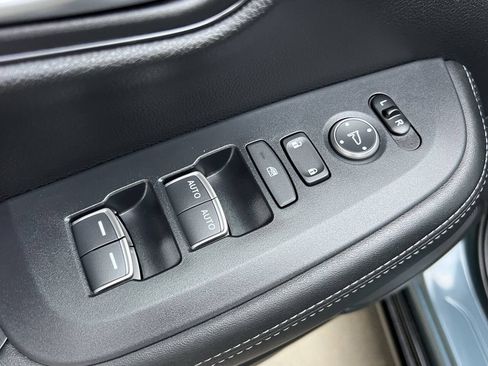 Used 2025 Honda HR-V EX-L image 16