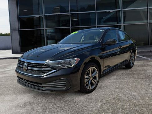 Used 2024 Volkswagen Jetta SE FWD image 3