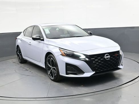 New 2026 Nissan Altima 2.5 SR FWD image 2