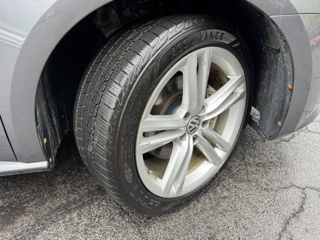 Used 2015 Volkswagen Passat TDI SEL Premium FWD image 42
