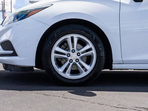 Used 2018 Chevrolet Cruze LT w/ Convenience Package FWD image 7