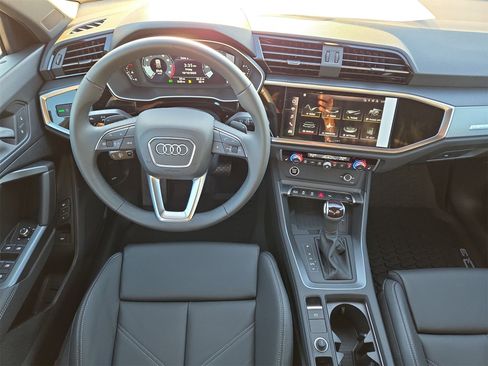 New 2025 Audi Q3 2.0T Premium image 14