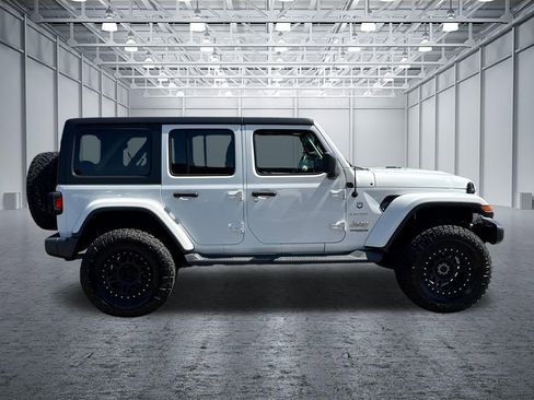 Used 2018 Jeep Wrangler Unlimited Sahara image 8