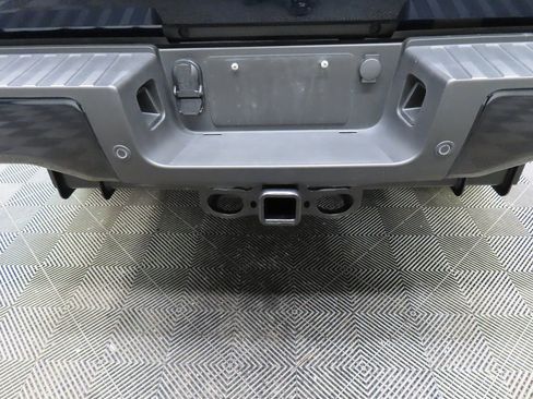 Used 2024 Ford F250 Lariat w/ Black Appearance Package image 39