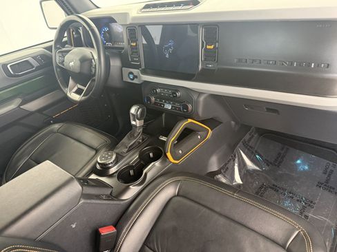 Used 2023 Ford Bronco Badlands w/ Sasquatch Package AWD/4WD image 11