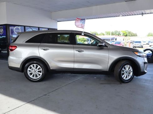 Used 2019 Kia Sorento FWD V6 image 6