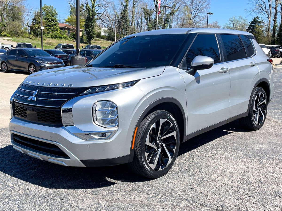Used 2022 Mitsubishi Outlander SE FWD image 1