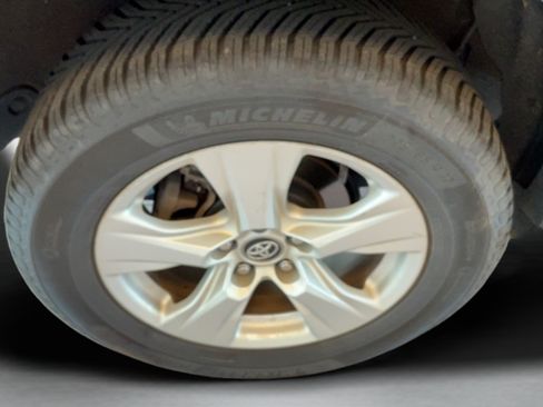 Used 2020 Toyota RAV4 XLE FWD image 45