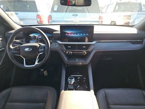 Used 2025 Ford Explorer Platinum w/ LUX Leather Package image 12