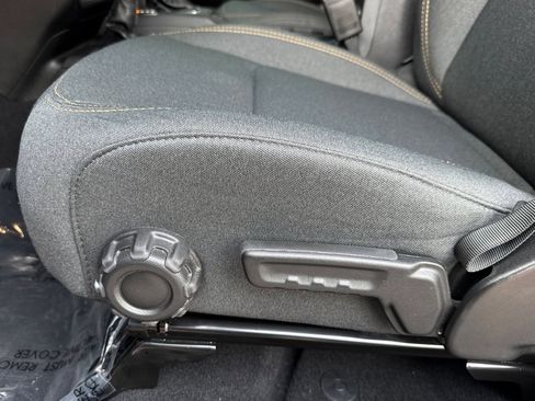 Used 2025 Jeep Gladiator Sport AWD/4WD image 12