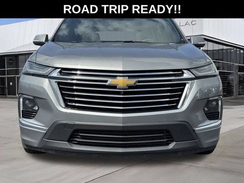 Used 2023 Chevrolet Traverse Premier FWD image 4