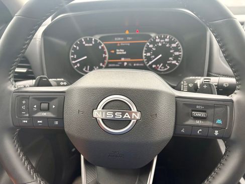Used 2025 Nissan Rogue SV AWD/4WD image 17