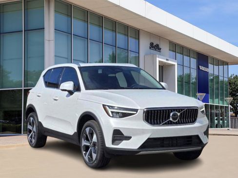 Certified 2025 Volvo XC40 B5 Core w/ Protection Package Premier image 2