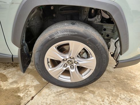 Used 2022 Toyota RAV4 XLE FWD image 9